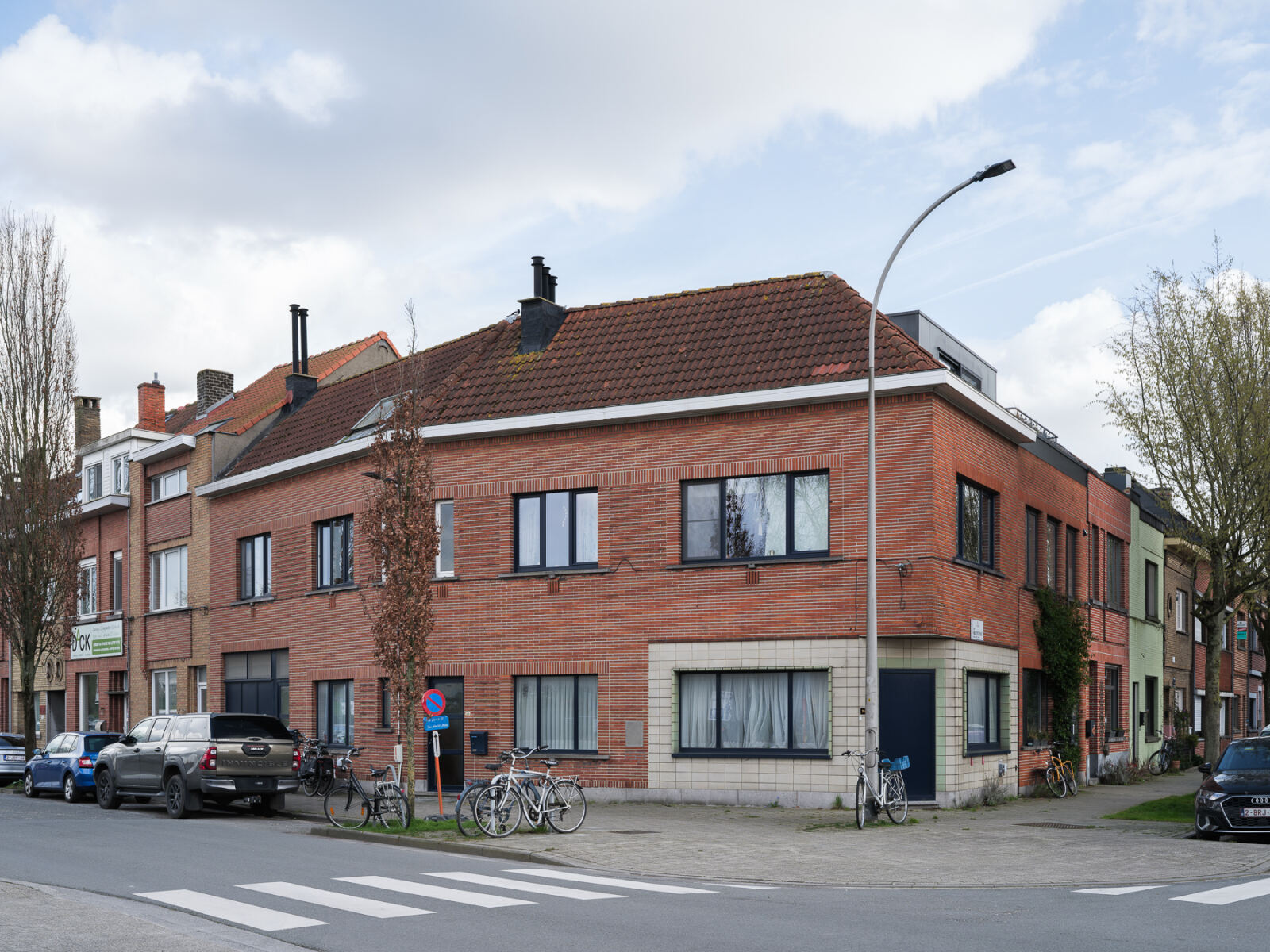 Op te knappen opbrengsteigendom met 2 entiteiten, foto 1